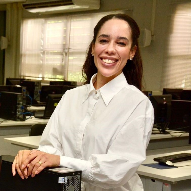 Profa. Dra. Ana Lara Casagrande